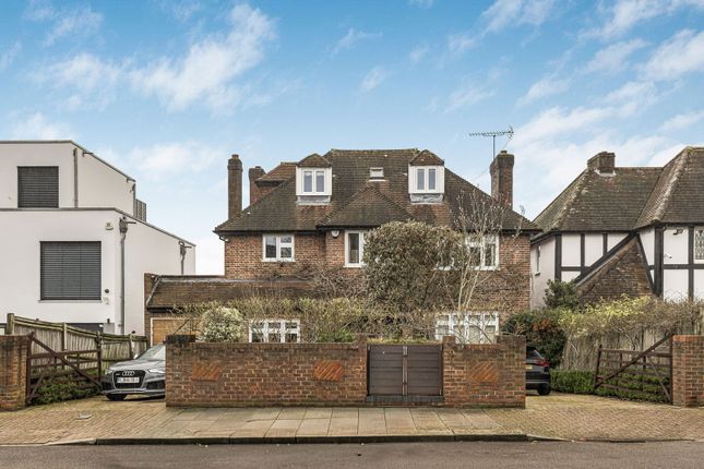 28, Roehampton Gate, London photo 4