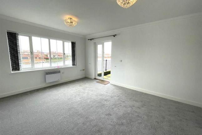 Flat to rent in Golden Gate Way, Eastbourne
