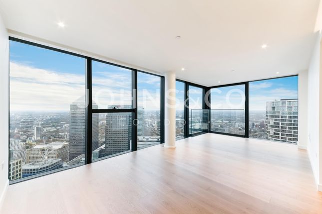 Thumbnail Flat for sale in South Quay Plaza, Canary Wharf, London