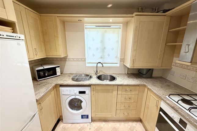 33, Pooler Close, Telford photo 4