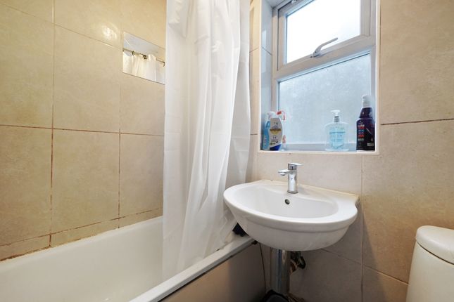 End terrace house for sale in Sylvan Road, London