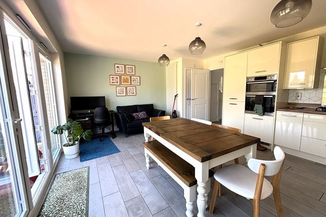 18, Bardolph Way, Huntingdon photo 3