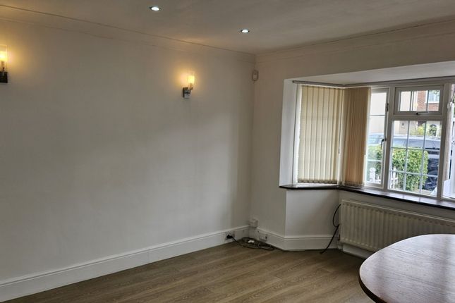 21, Bournemead Avenue, Northolt photo 5