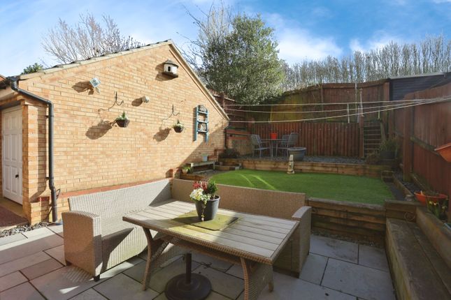 End terrace house for sale in Eyam Way, Grantham