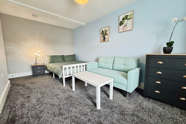 Room 4,,, Liverpool Road, Manchester photo 2