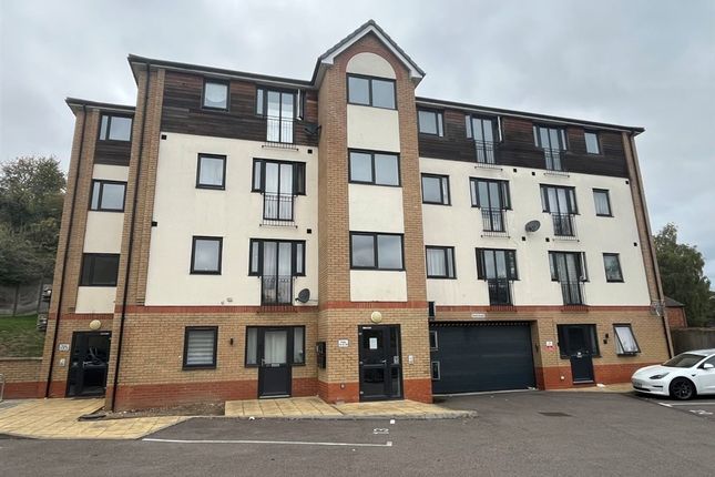 1-bed flat on Mulberry Close, LUTON, £90,000