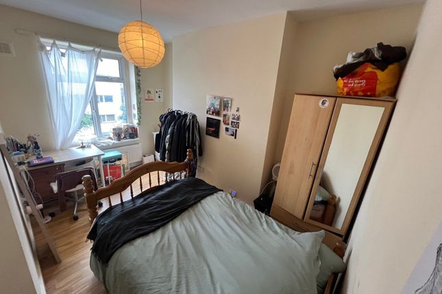 363 Caledonian Road, London photo 2