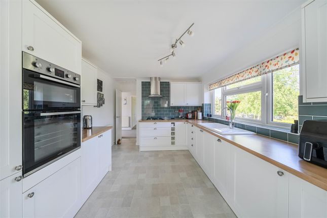 19, Manor Fields, Bridport photo 2