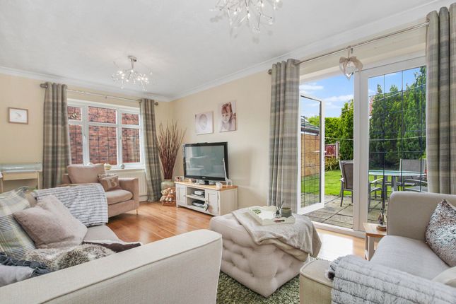 6 Saunderton Close, St. Helens photo 2
