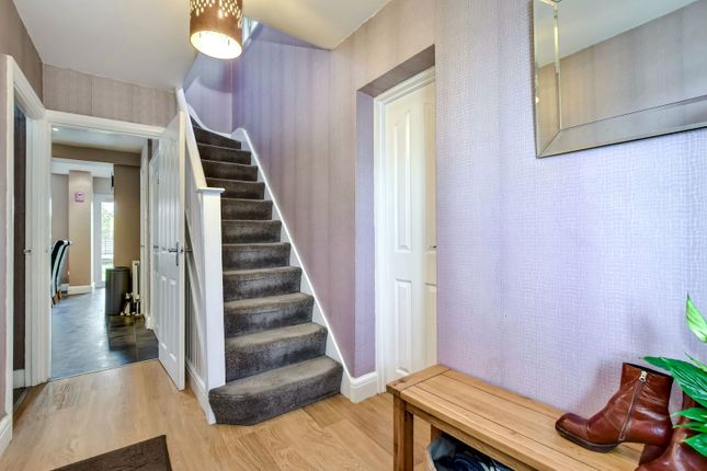 30, The Crescent, Abbots Langley photo 2