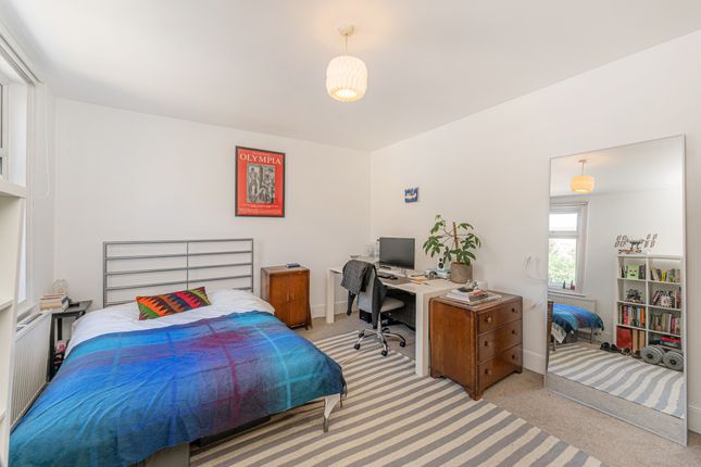 57b Hermitage Road, London photo 4