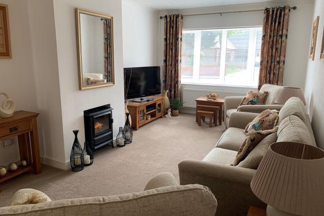 71, Conway Crescent, Burnham-On-Sea photo 2