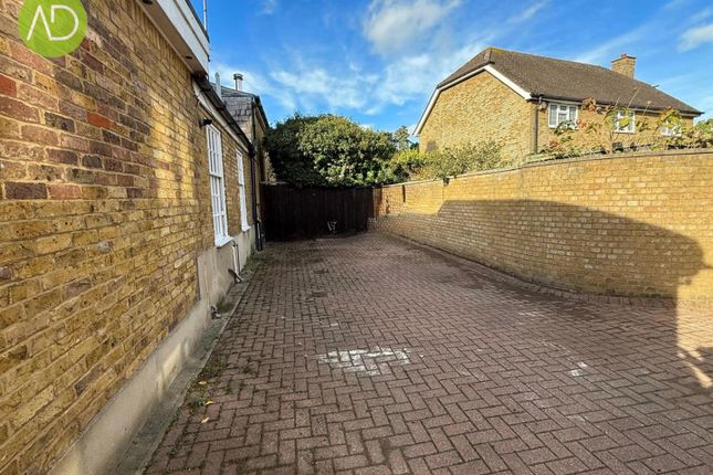 21, The Lynch, Herts photo 5