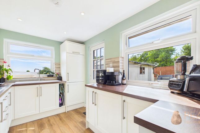 15 Steyning Close, Lancing photo 3