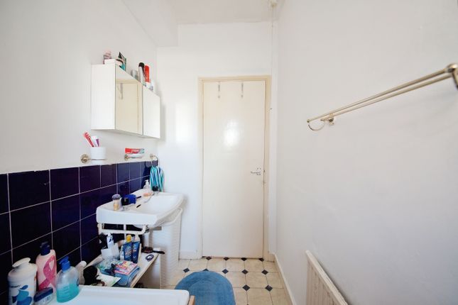 Flat for sale in Flat 4 Halton Road, London