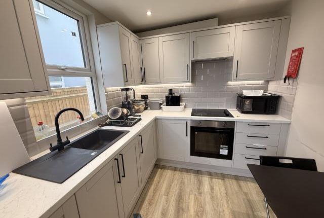 Flat 1, 242, Whitley Wood Road, Reading photo 2
