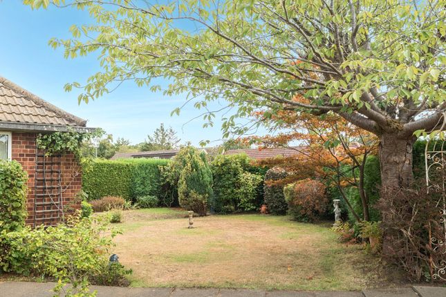 1, Rosefield Gardens, Ottershaw photo 3