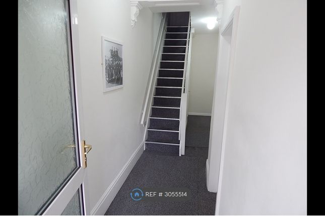 Ground Floor Front Flat, County Road, Swindon photo 5