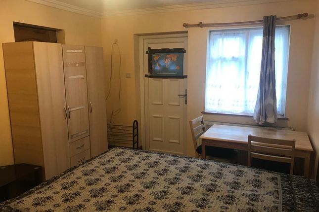 589, Kenton Road, Harrow photo 2
