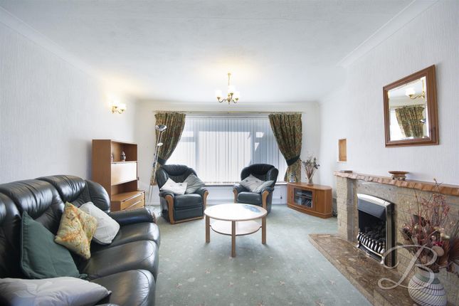 14, Thornbury Drive, Mansfield photo 3