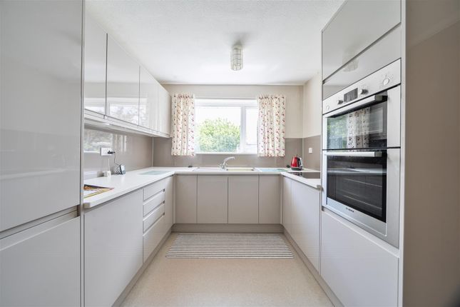 22, Kings Close, Sherborne photo 2