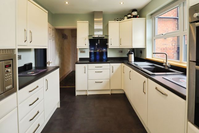 108, Hykeham Road, Lincoln photo 2