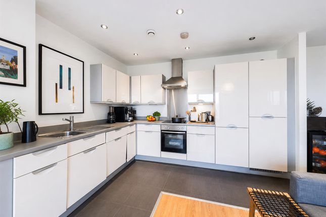 Flat 43, Luma Apartments, Central Way, London photo 4