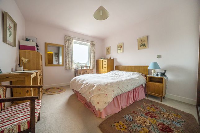 Flat for sale in Wispers Lane, Haslemere, Surrey