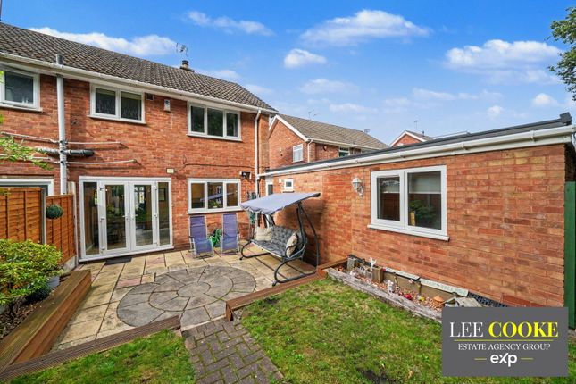13, Linden Lane, Willenhall photo 2