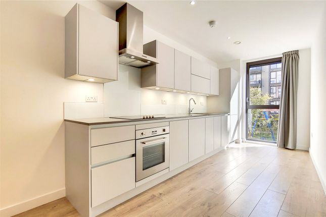 6 Forrester Way, London photo 3