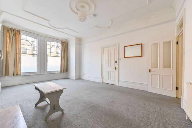 Flat for sale in Elmbourne Road, Balham, London