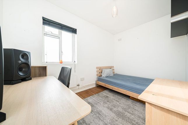 Flat 35, Frome House, Peckham Rye, London photo 4