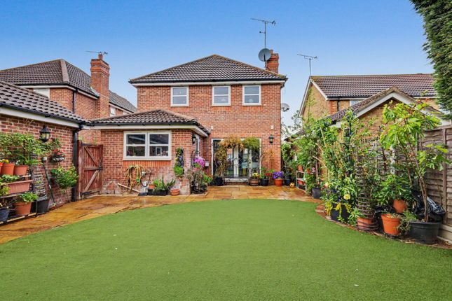 34 Nottingham Way, Langdon Hills, Essex photo 4