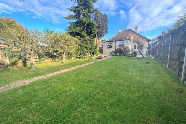 9 Edwards Avenue, Ruislip photo 2