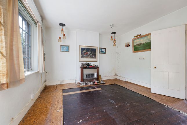 4 Mores Cottages,, Swan Lane, Horley photo 3