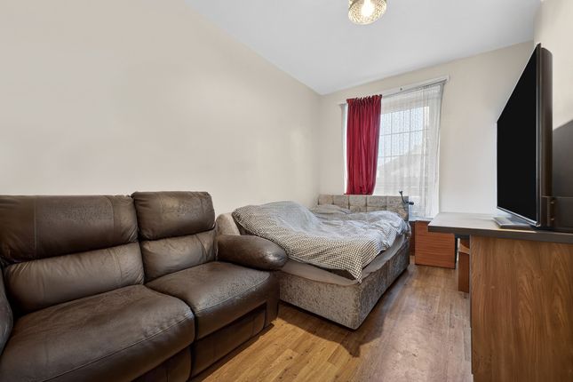 42, Kentwell Close, London photo 3
