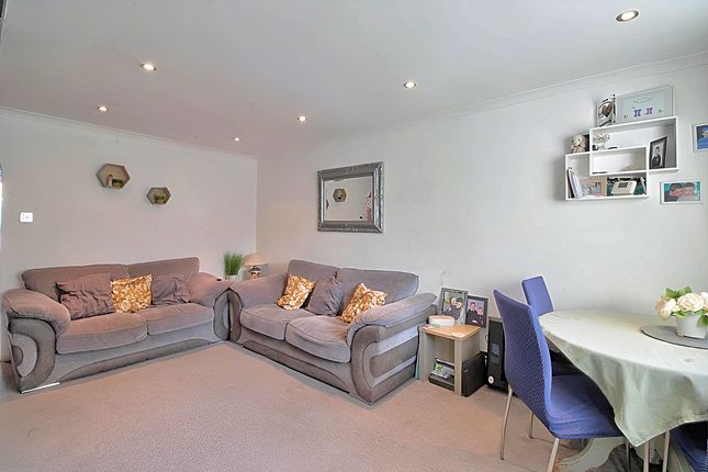 2 Savoy Wood, Harlow photo 4