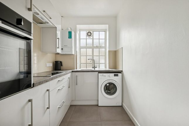 Flat 15, 409, Hillside Court, London photo 2