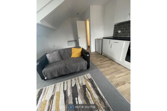 Flat, Conference Road Armley, Leeds photo 3