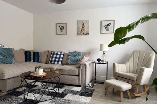 3-bed house on Radfords Turf, Cranbrook Exeter, £1,500/mo