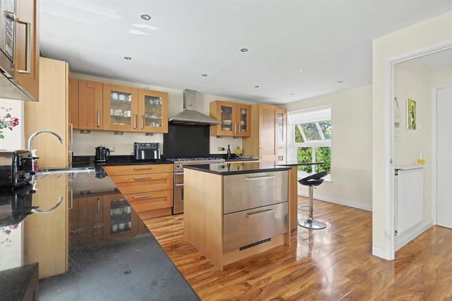 39, Caversham Park Avenue, Rayleigh photo 3