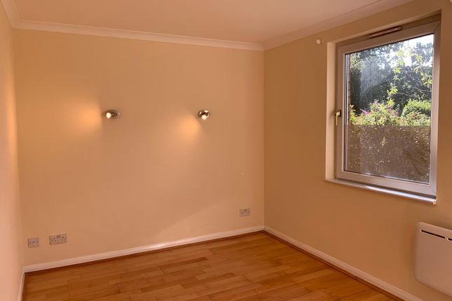 2 Parklands, Chiltern Avenue, BUSHEY photo 5