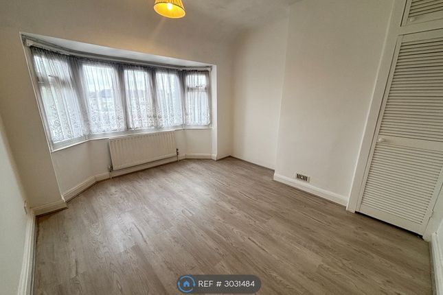 Marlow Drive, Cheam, Sutton photo 4