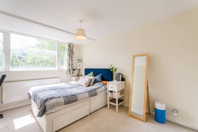 Flat to rent in Finborough Road, Chelsea, London