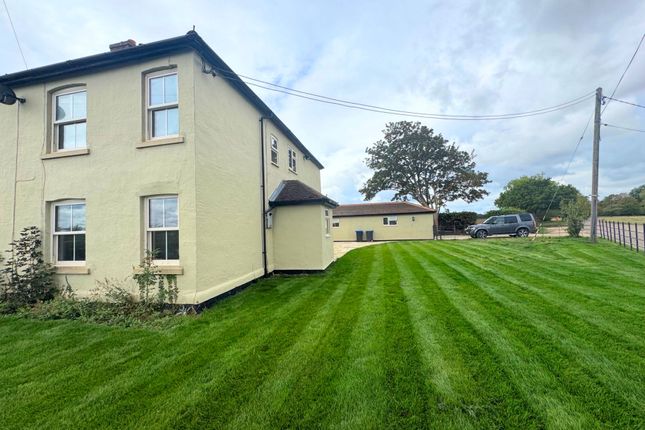 2 Rookwood Gate Cottage, Abbess Roding, Ongar photo 2