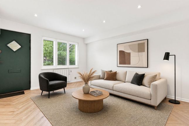 9 Maple Gate, Loughton photo 2