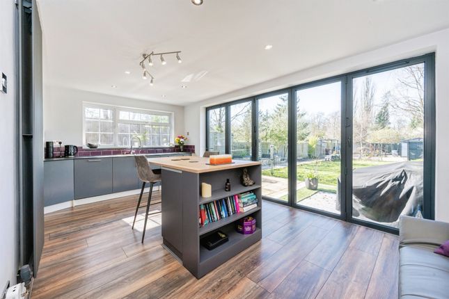 Willow Chase, Risborough Road, Aylesbury photo 3