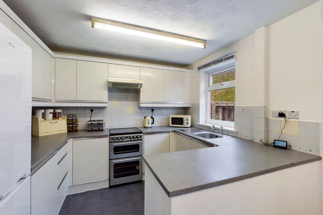 18 Rosebank Gardens, Leeds photo 4
