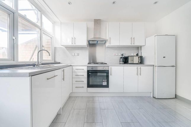 17, 17, Broomfield, London photo 3