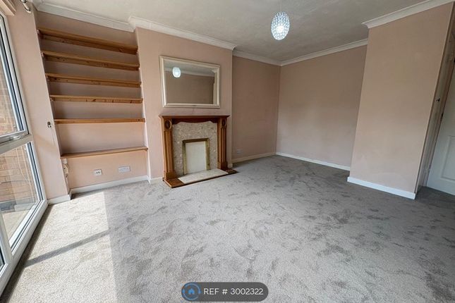 Studio flat on Flat, Cedar Road, Sutton, £1,200/mo
